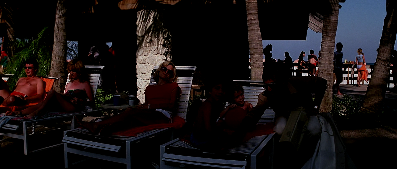 스카페이스 Scarface.1983.1080p.BluRay.AC3.x264-nelly45.mkv_002768891.png