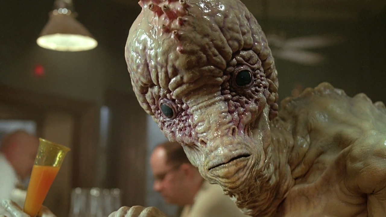 네이키드 런치 Naked.Lunch.1991.1080p.BluRay.x264.anoXmous.mp4_002826577.png