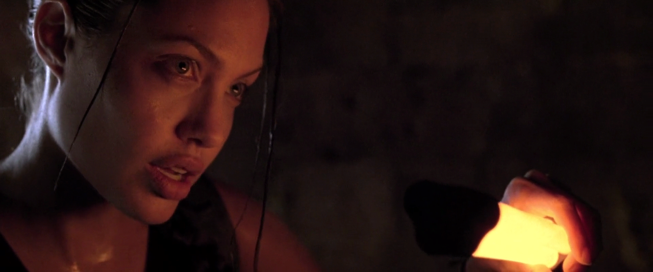 Lara.Croft.Tomb.Raider.2001.1080p.BluRay.H264.AAC-RARBG.mp4_004731807.png
