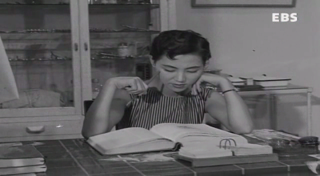 서울의 휴일 (1956) [이용민감독][노능걸, 양미희, 임성숙, 박상익] SDTV.XviD.avi_004811657.png