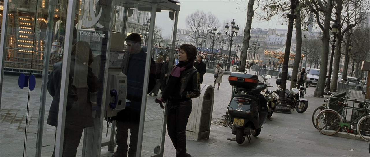 The.Bourne.Identity.2002.1080p.BluRay.x264.DTS-X.7.1-SWTYBLZ.mkv_004090002.png