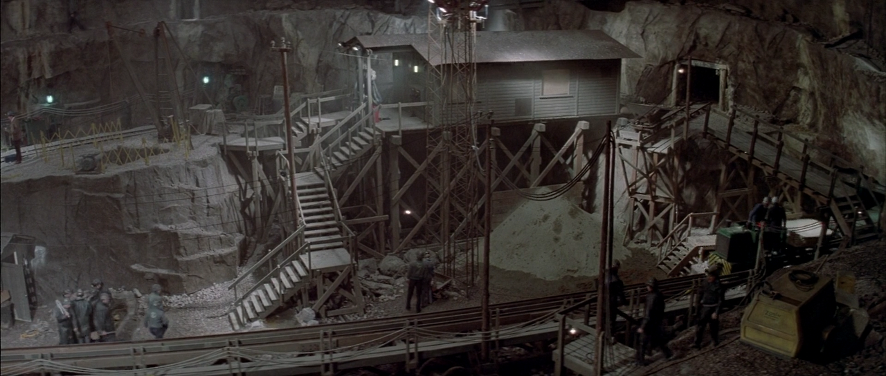 1985 - A.View.to.a.Kill.1080p.BluRay.DTS.HighCode.mkv_006193813.png