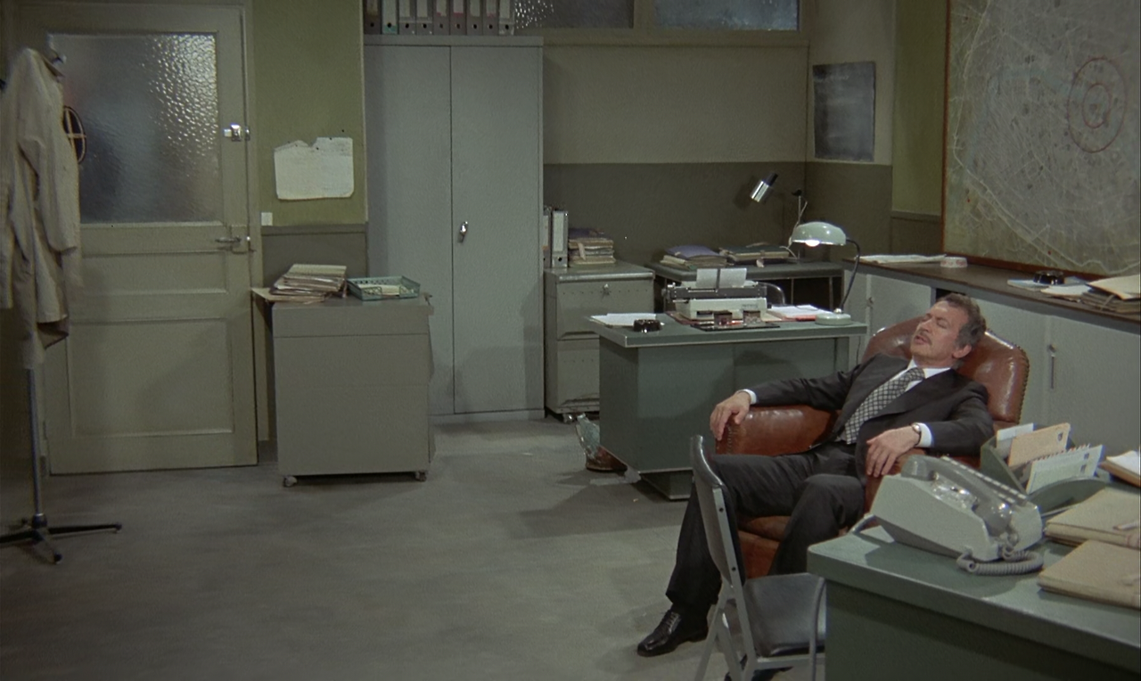 The Discreet Charm of the Bourgeoisie 1972 (1080p Bluray x265 HEVC 10bit AAC 2.0 French Tigole).mkv_005324500.png