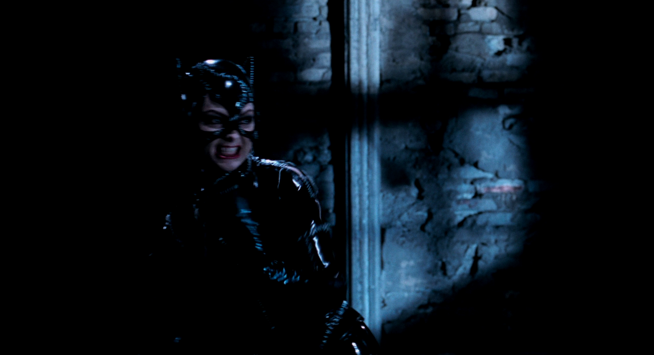 Batman.Returns.1992.REMASTERED.720p.BluRay.X264-AMIABLE.mkv_004653357.png
