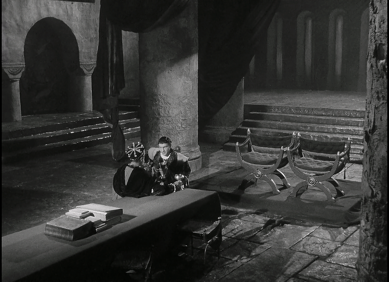 Hamlet.1948.1080p.BluRay.x264-CiNEFiLE.mkv_020907697.png