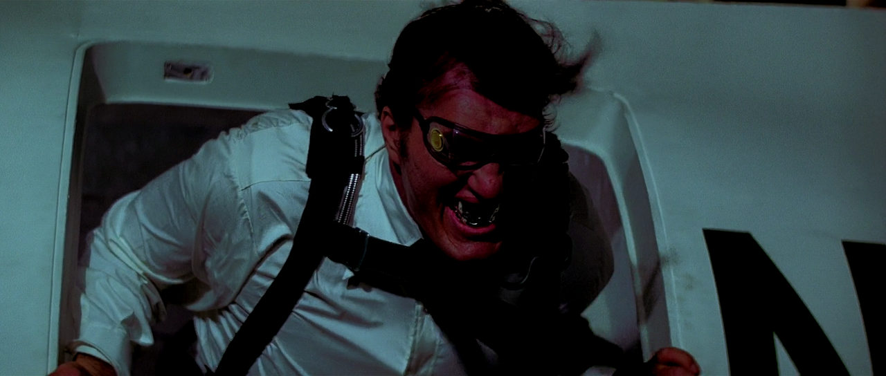 1979 - Moonraker.1080p.BluRay.DTS.HighCode.mkv_000227853.png