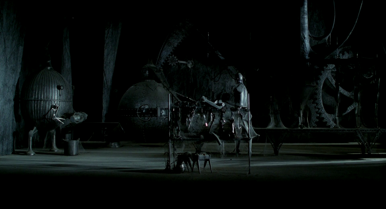 가위손 Edward.Scissorhands.1990.REMASTERED.1080p.BluRay.H264.AAC-RARBG.mp4_000713797.png