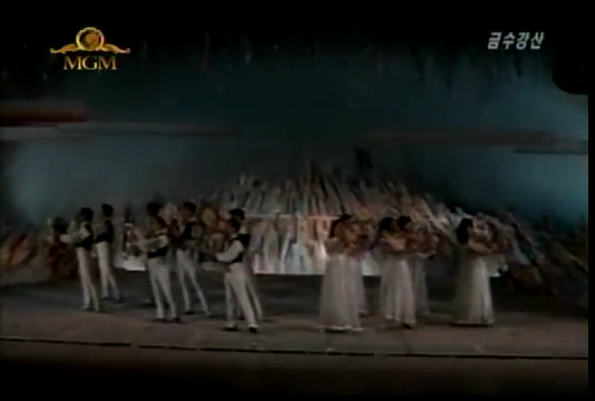 금수강산(1968년)_(문정숙,윤정희,남궁원,김희갑).mp4_012359093.png