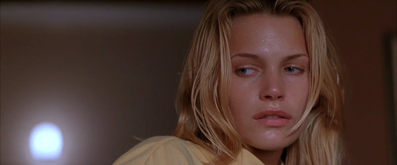 스피시즈 Species.1995.1080p.BluRay.x264-YIFY.mp4_010438545.png