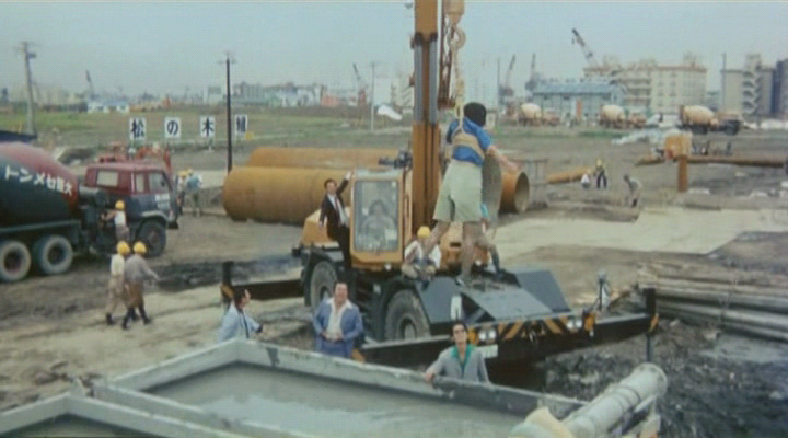 Sailor.Suit.and.Machine.Gun.1981.DVDRip.XviD.AC3.CD1-Allzine.avi_004445759.png