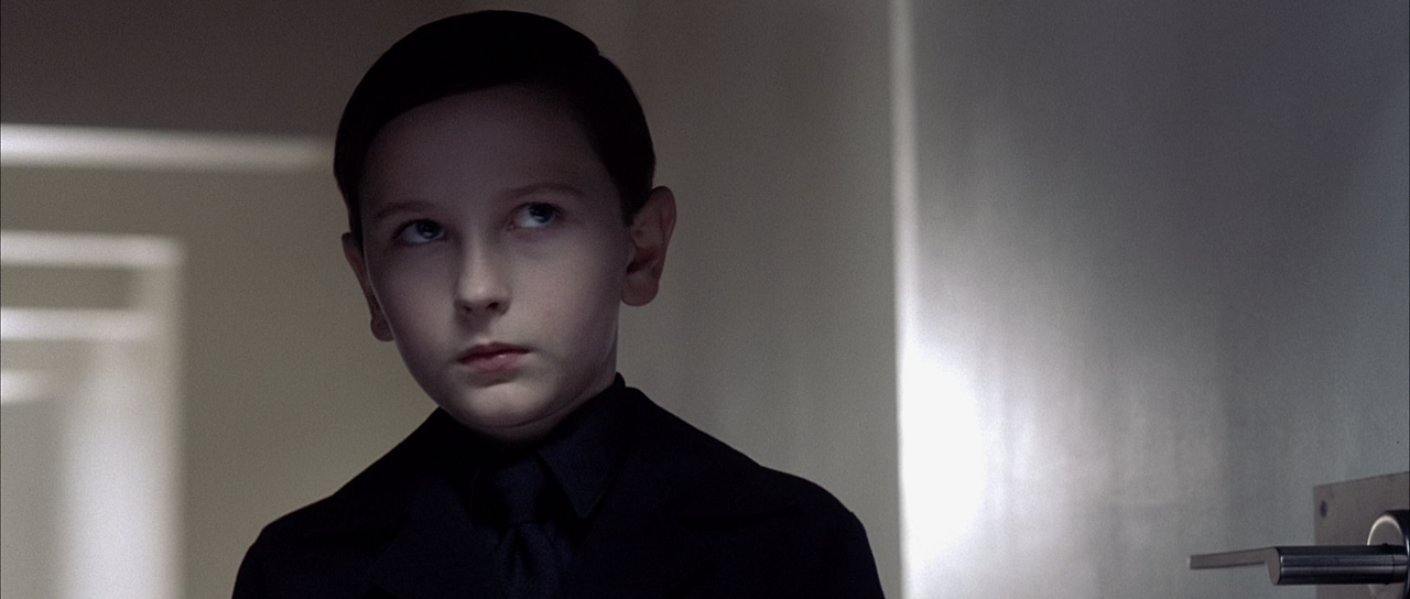 이퀄리브리엄 Equilibrium.2002.1080p.BluRay.x265.TrueHD-SAMPA.mkv_001417374.png