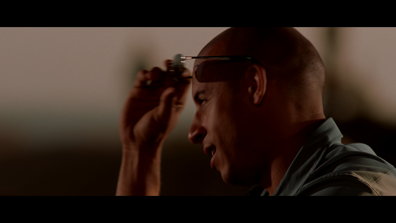 The.Fast.And.The.Furious.2001.2160p.4K.BluRay.x265.10bit.AAC5.1.mkv_004071277.png