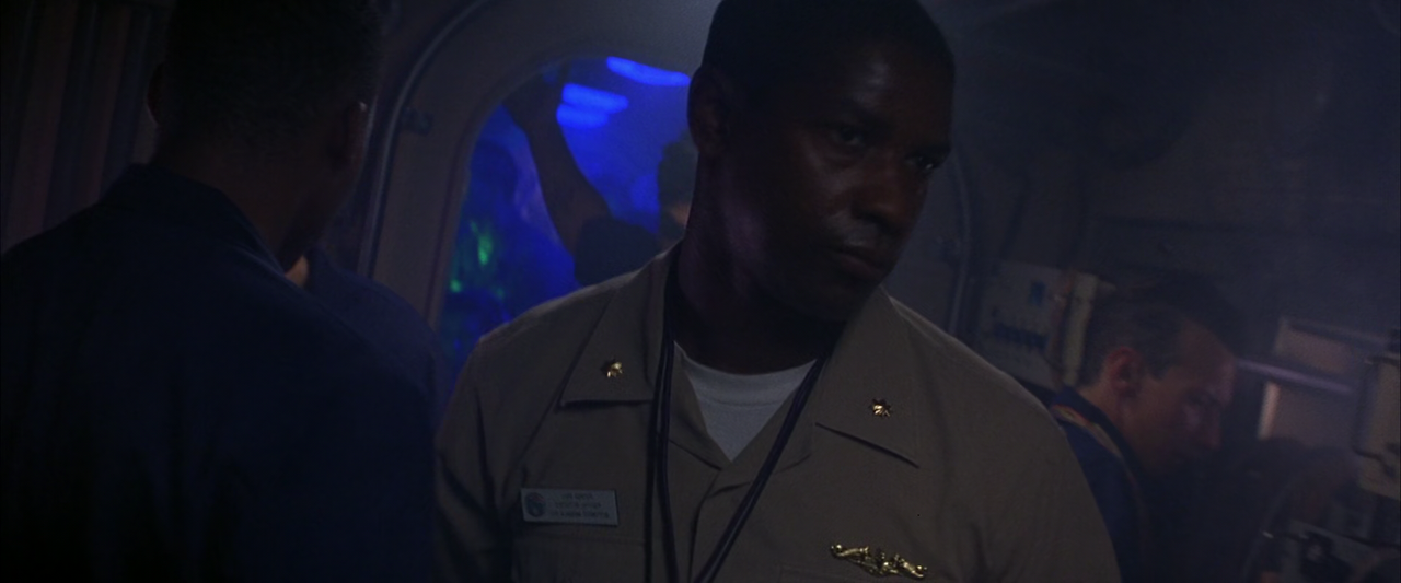 크림슨 타이드 Crimson Tide (1995) (1080p BluRay x265 HEVC 10bit AAC 5.1 Tigole).mkv_004885589.png