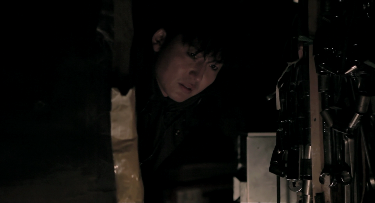 피에타.Pieta.2012.LIMITED.1080p.BluRay.x264-GiMCHi.mkv_005090293.png