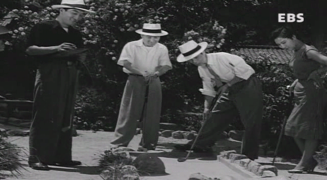 서울의 휴일 (1956) [이용민감독][노능걸, 양미희, 임성숙, 박상익] SDTV.XviD.avi_005454869.png