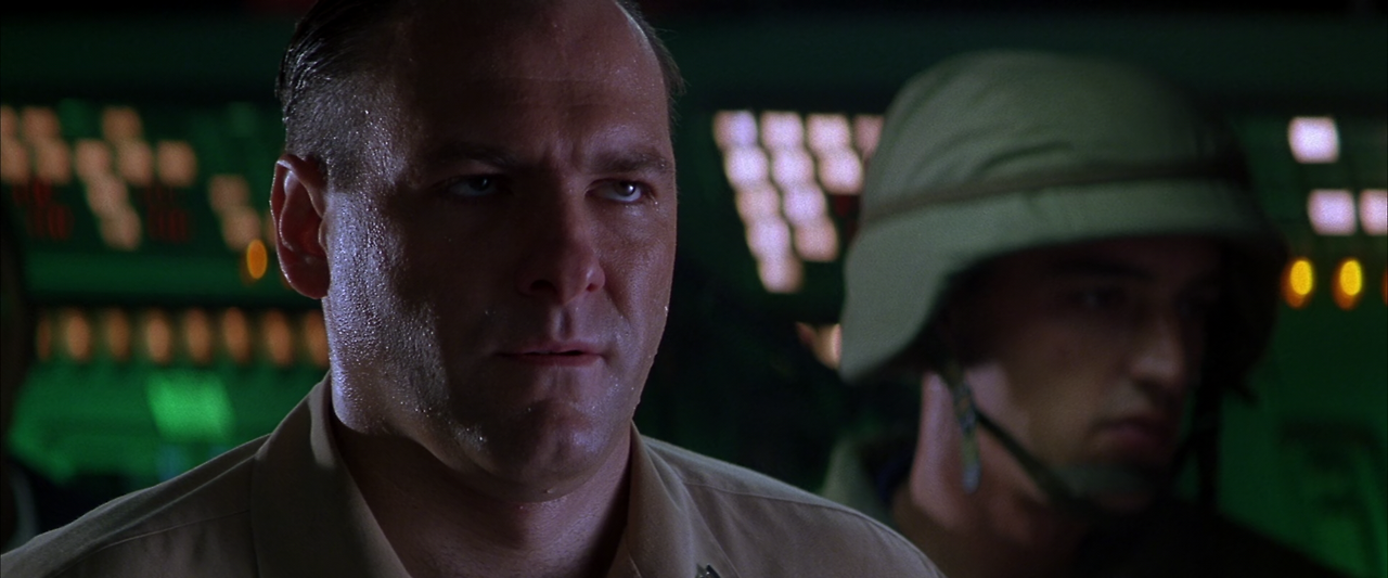 크림슨 타이드 Crimson Tide (1995) (1080p BluRay x265 HEVC 10bit AAC 5.1 Tigole).mkv_006288782.png