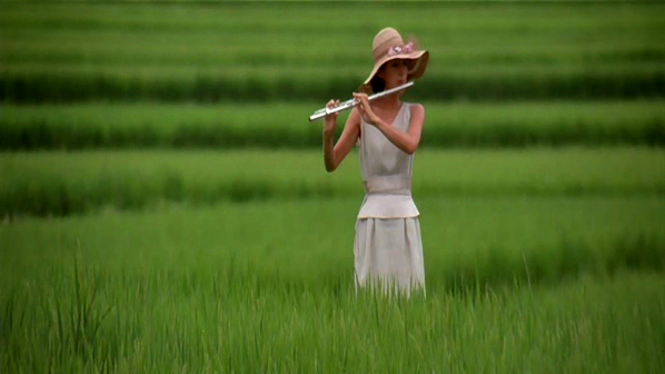 무릎과 무릎사이.Knee.to.Knee.1984.XviD.AC3.CD2-WAF.avi_000058339.png