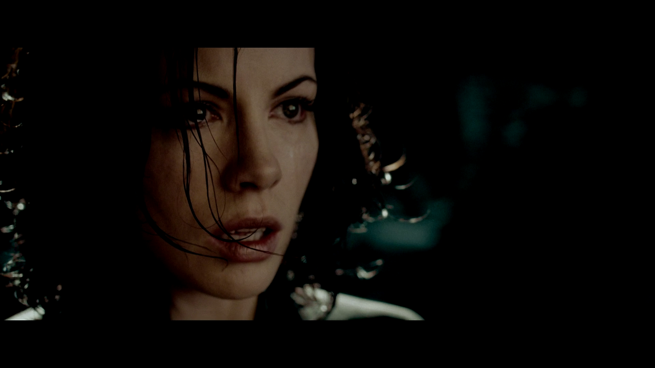 Underworld II.2006.Bluray.1080p.LPCM.5.1.x264-GrymLegacy.mkv_005822108.png