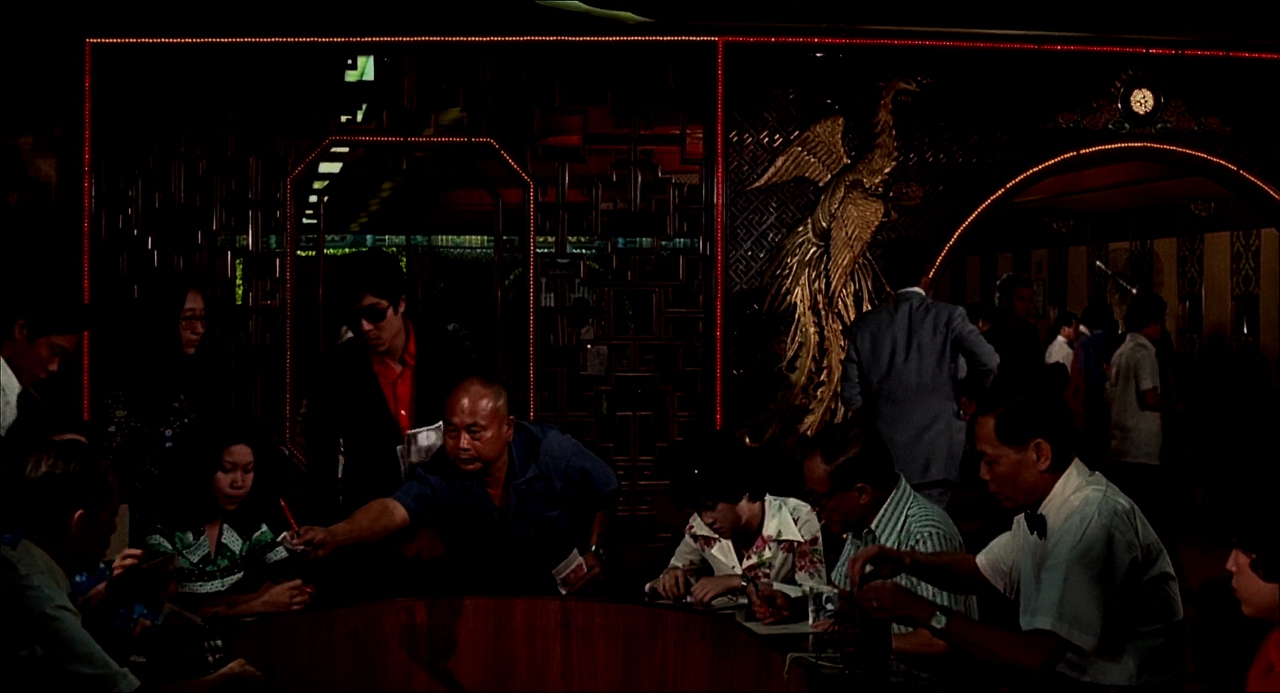 1974 - The.Man.with.the.Golden.Gun.1080p.BluRay.DTS.HighCode.mkv_001537369.png