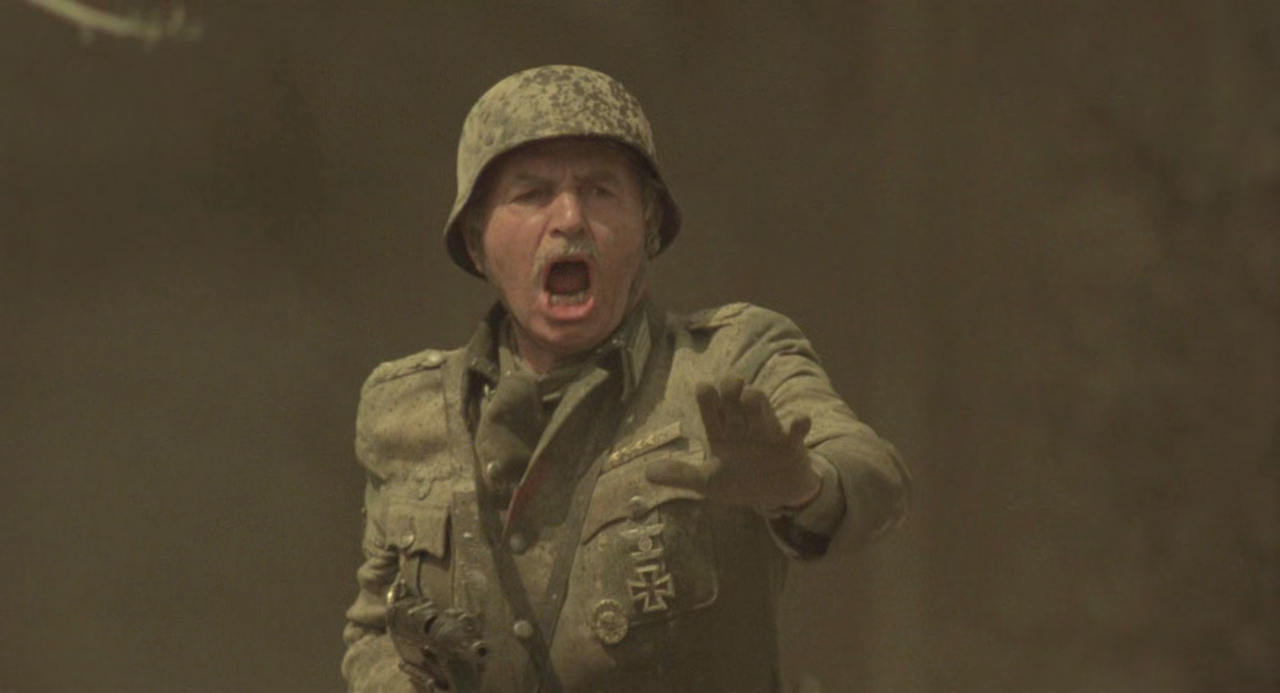 철십자 훈장.Cross Of Iron.1977.1080p.BluRay.x265-RARBG.mp4_020918423.png