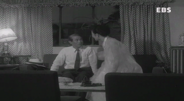 서울의 휴일 (1956) [이용민감독][노능걸, 양미희, 임성숙, 박상익] SDTV.XviD.avi_013010957.png