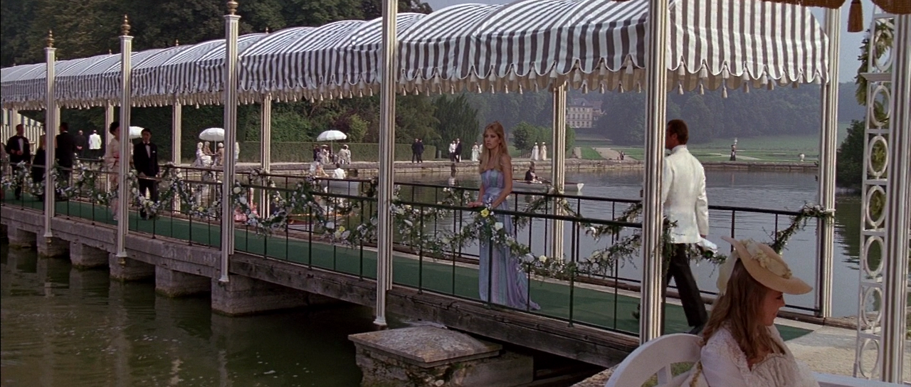 1985 - A.View.to.a.Kill.1080p.BluRay.DTS.HighCode.mkv_002055845.png