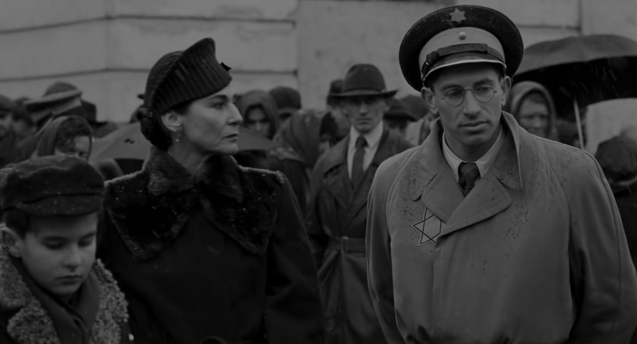 Schindlers.List.1993.2160p.UHD.BluRay.x265.10bit.HDR.TrueHD.7.1.Atmos-RARBG.mkv_001300299.png