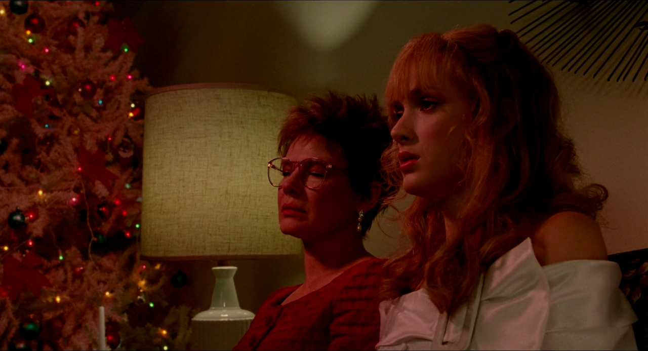 가위손 Edward.Scissorhands.1990.REMASTERED.1080p.BluRay.H264.AAC-RARBG.mp4_004889597.png