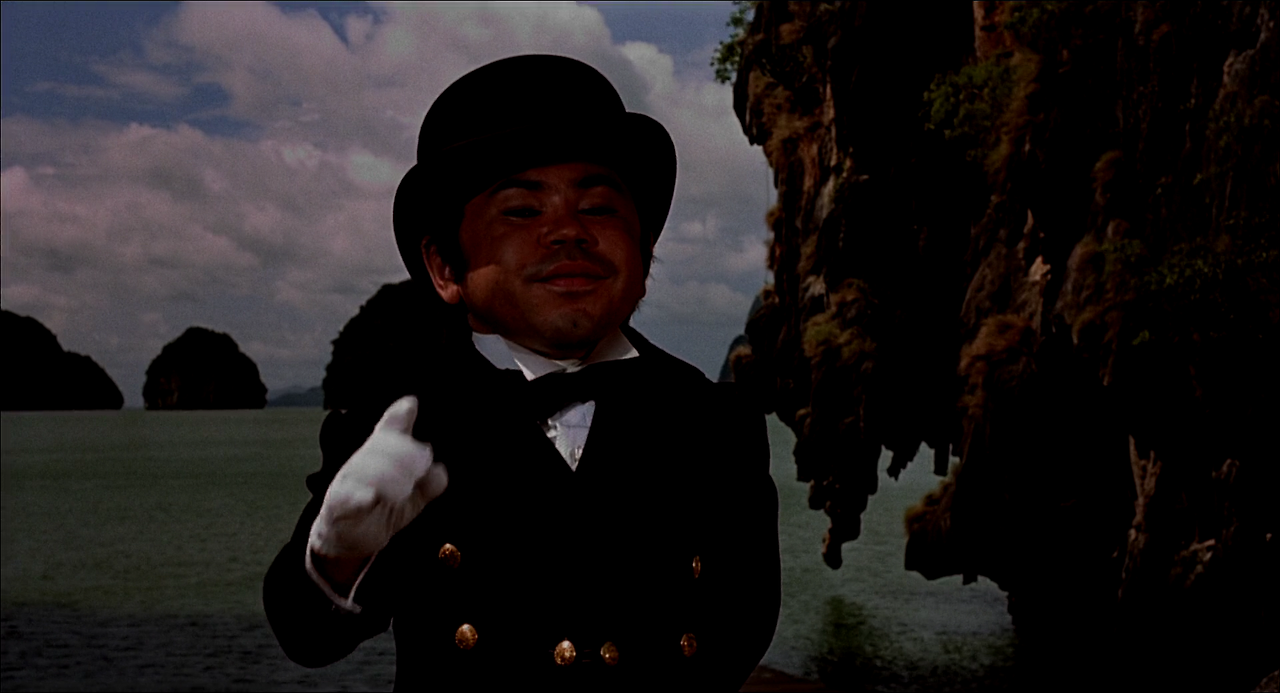 1974 - The.Man.with.the.Golden.Gun.1080p.BluRay.DTS.HighCode.mkv_006348509.png