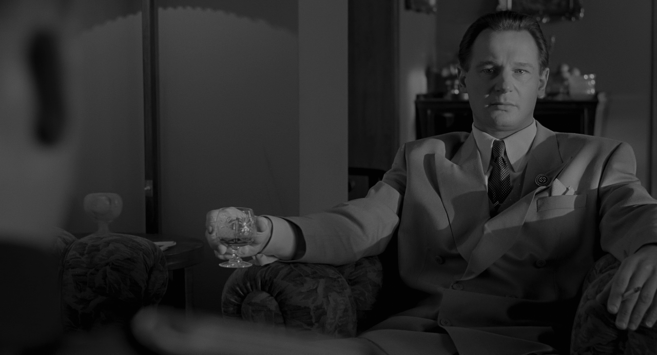 Schindlers.List.1993.2160p.UHD.BluRay.x265.10bit.HDR.TrueHD.7.1.Atmos-RARBG.mkv_004759213.png