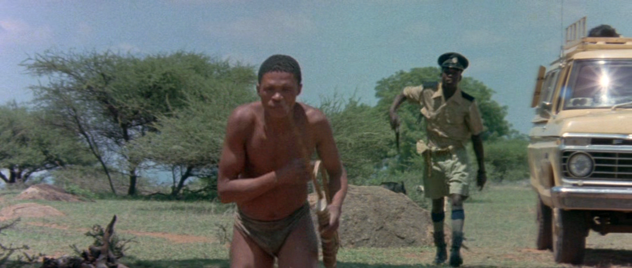 부시맨 The.Gods.Must.Be.Crazy.1984.1080p.WEBRip.x265-RARBG.mp4_010851129.png