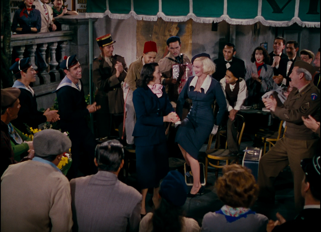 Gentlemen.Prefer.Blondes.1953.1080p.BluRay.x264-CiNEFiLE.mkv_003920834.png