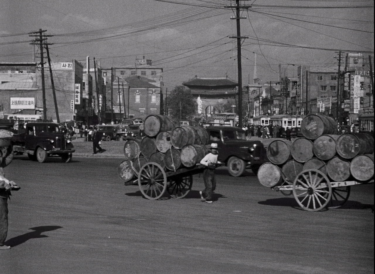 지옥화.신상옥.The.Flower.in.Hell.1958.1080p.BluRay.x264-GiMCHi.mkv_000121482.png