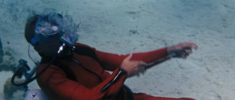 1965_-_Thunderball.1965.1080p.BluRay.DTS.HighCode.mkv_015633588.png