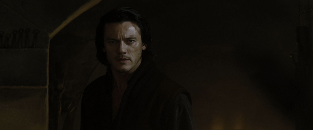 Dracula.Untold.2014.2160p.UHD.BluRay.x265-TERMiNAL.mkv_005439044.png