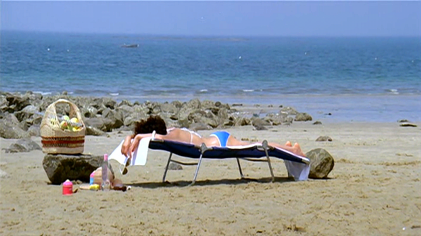 무릎과 무릎사이.Knee.to.Knee.1984.XviD.AC3.CD1-WAF.avi_003222299.png