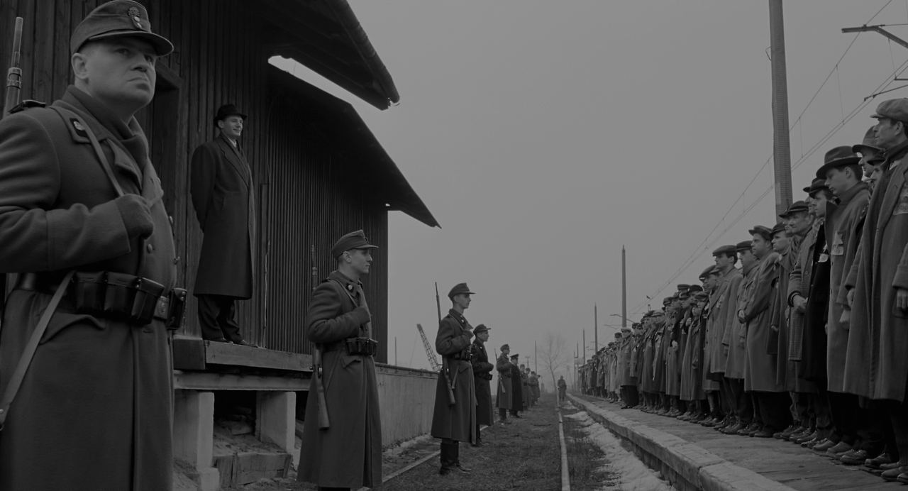 Schindlers.List.1993.2160p.UHD.BluRay.x265.10bit.HDR.TrueHD.7.1.Atmos-RARBG.mkv_009041407.png