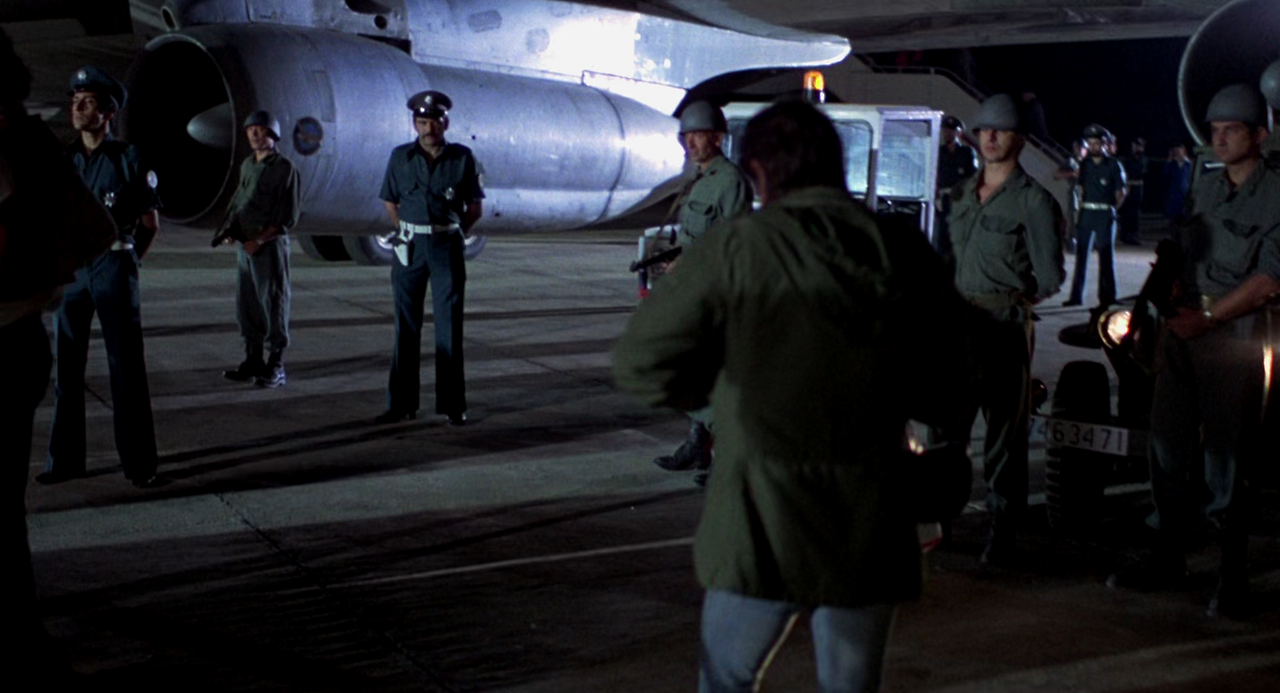 미드나잇 익스프레스 Midnight.Express.1978.1080p.BluRay.x265-RARBG.mp4_000515264.png