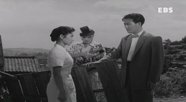 서울의 휴일 (1956) [이용민감독][노능걸, 양미희, 임성숙, 박상익] SDTV.XviD.avi_012353125.png