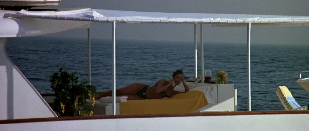 1987 - The.Living.Daylights.1080p.BluRay.DTS.HighCode.mkv_000423757.png