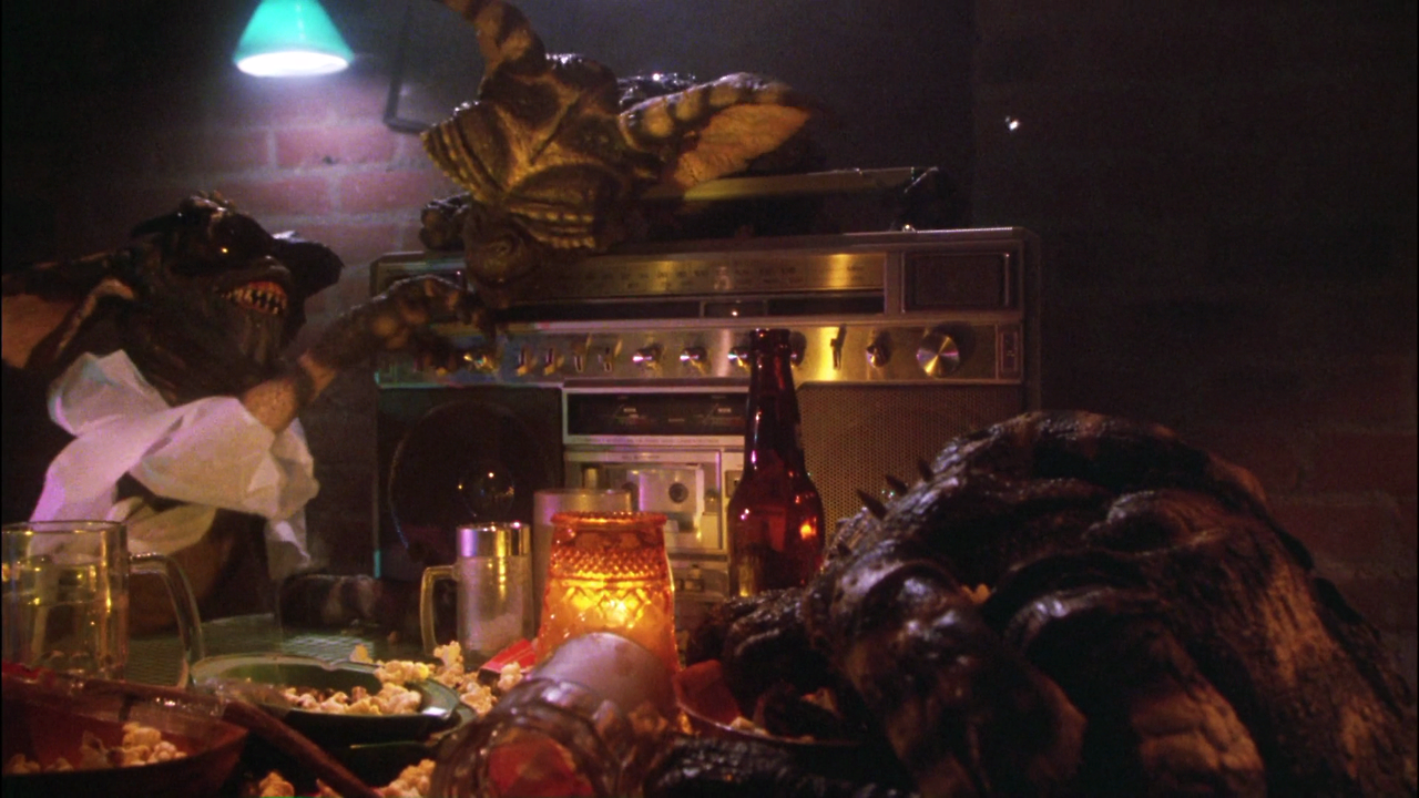 Gremlins.1984.1080p.Bluray.X264-DIMENSION.mkv_011501422.png