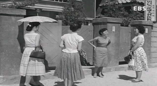 서울의 휴일 (1956) [이용민감독][노능걸, 양미희, 임성숙, 박상익] SDTV.XviD.avi_004330466.png