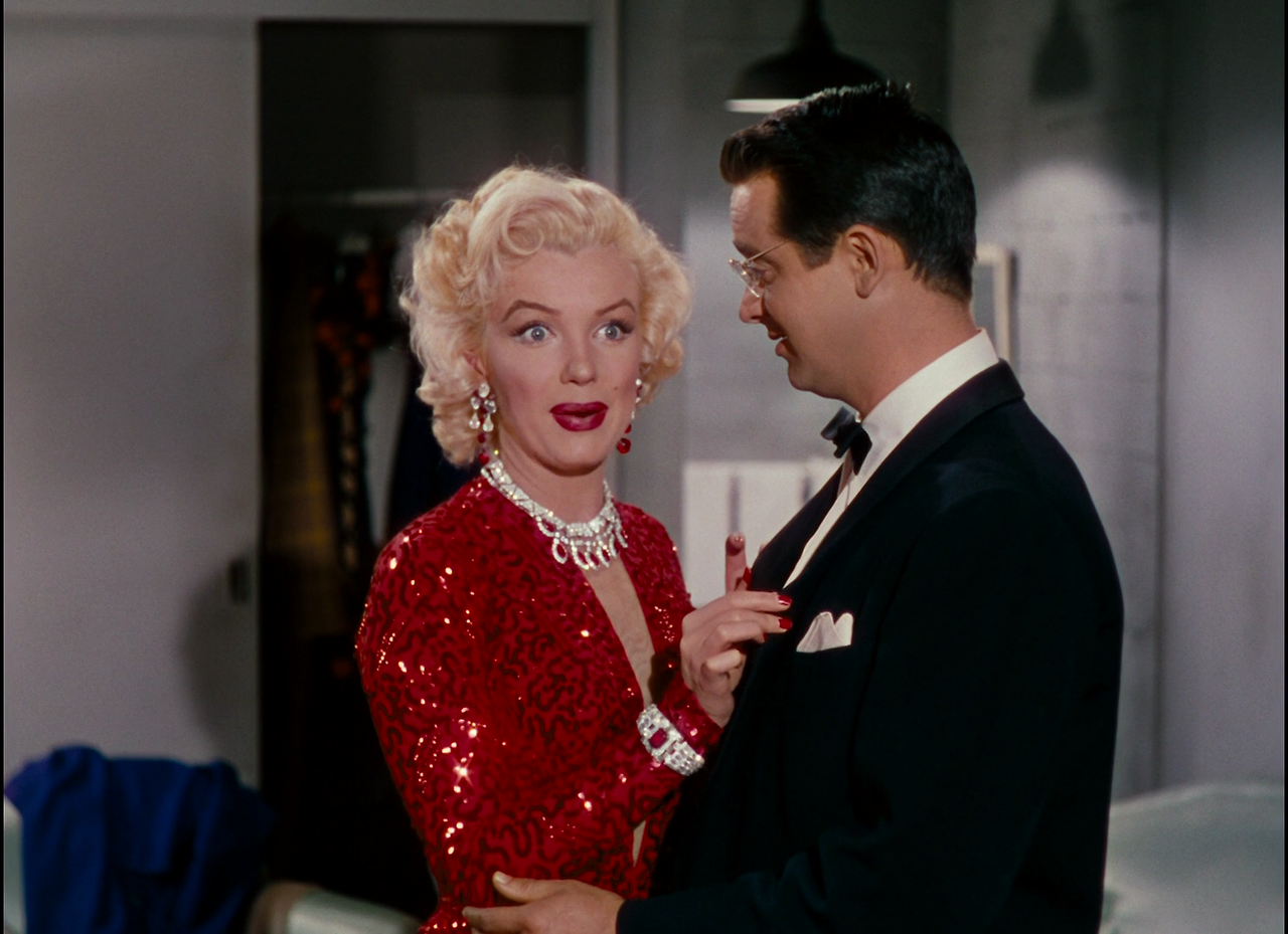 Gentlemen.Prefer.Blondes.1953.1080p.BluRay.x264-CiNEFiLE.mkv_000384968.png