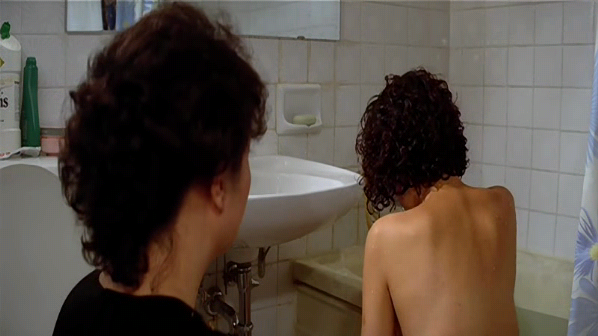 무릎과 무릎사이.Knee.to.Knee.1984.XviD.AC3.CD2-WAF.avi_001757552.png