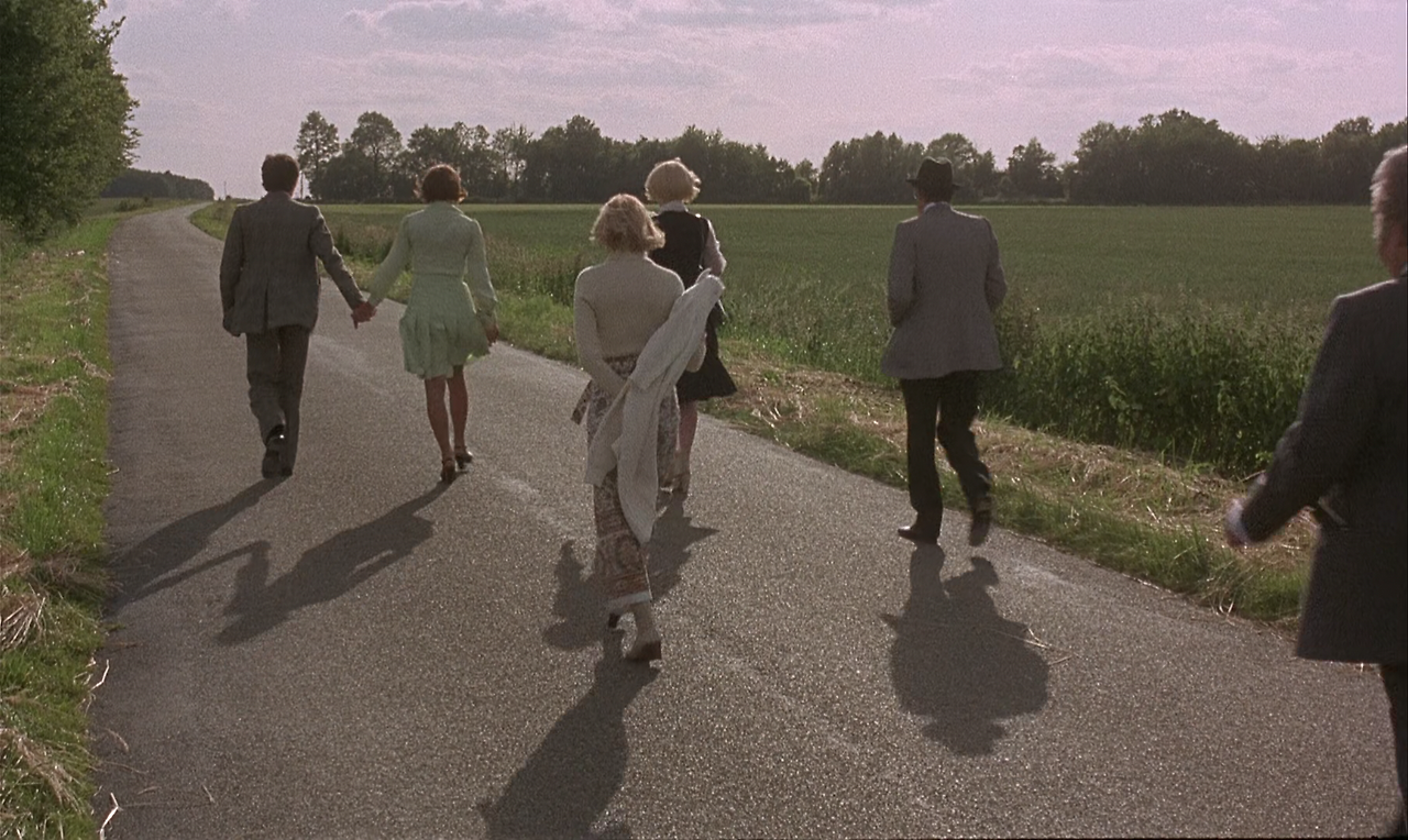 The Discreet Charm of the Bourgeoisie 1972 (1080p Bluray x265 HEVC 10bit AAC 2.0 French Tigole).mkv_005985250.png