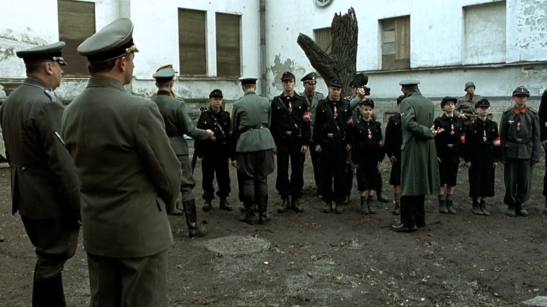 Downfall.2004.720p.BR.1.35GB.MkvCage.mkv_002220297.png
