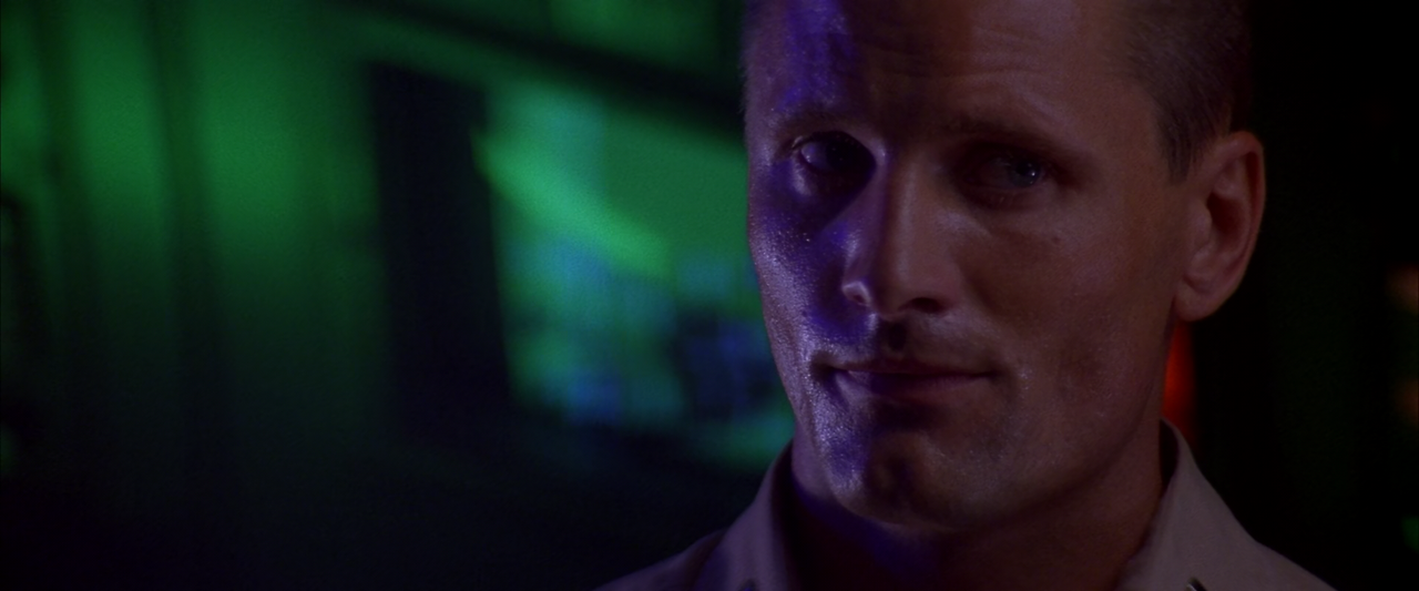 크림슨 타이드 Crimson Tide (1995) (1080p BluRay x265 HEVC 10bit AAC 5.1 Tigole).mkv_005021433.png