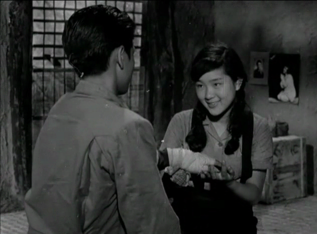 1959년.구름은 흘러도,김영옥,최남현,엄앵란.avi_011501184.png