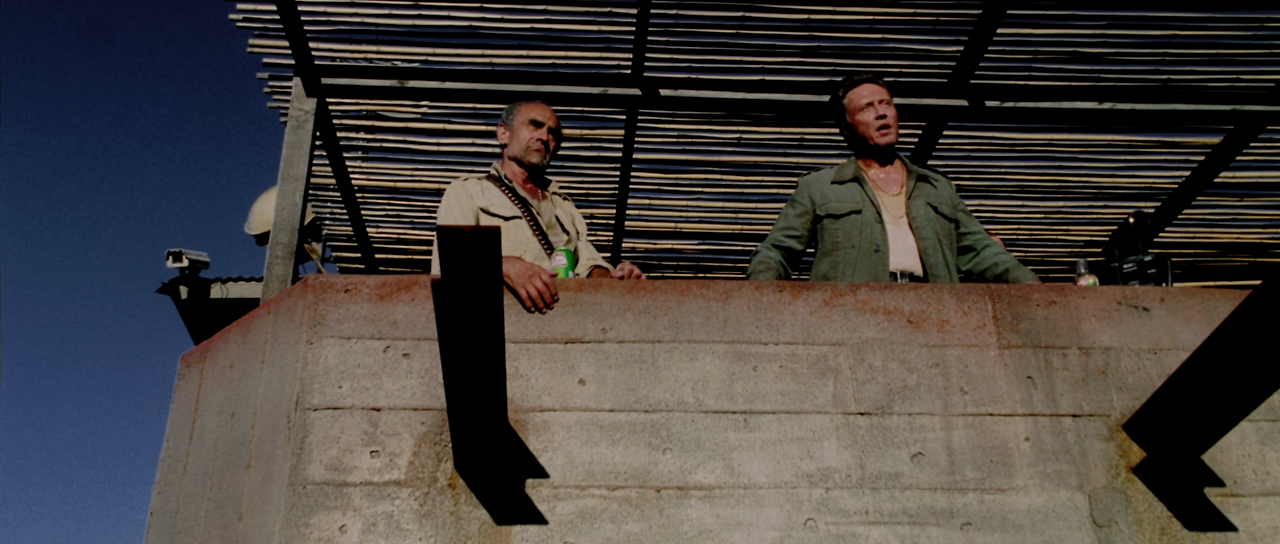 웰컴 투 더 정글 The Rundown (2003) (1080p BluRay x265 HEVC 10bit AAC 5.1 Tigole).mkv_004492697.png