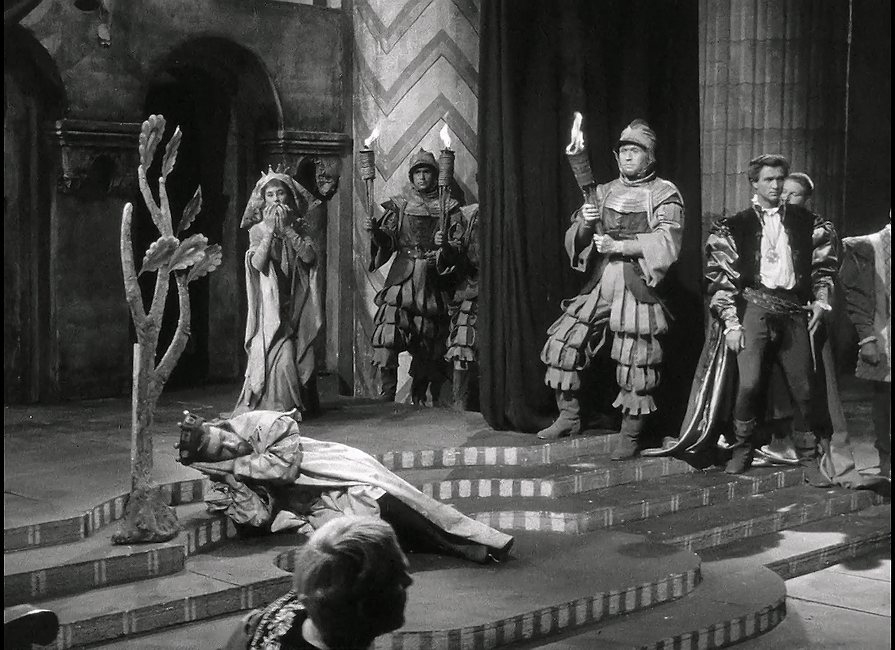 Hamlet.1948.1080p.BluRay.x264-CiNEFiLE.mkv_011730599.png